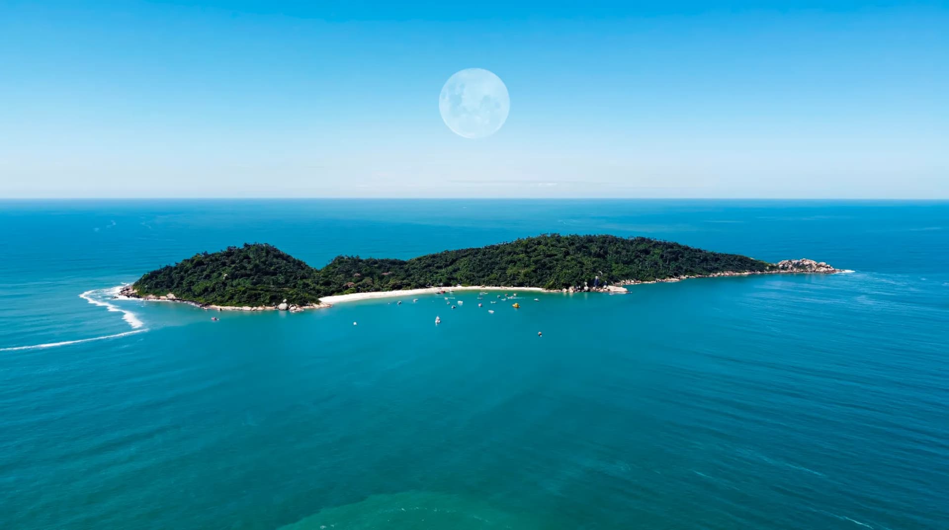Vista aérea do Sul da Ilha de Florianópolis captada com drone