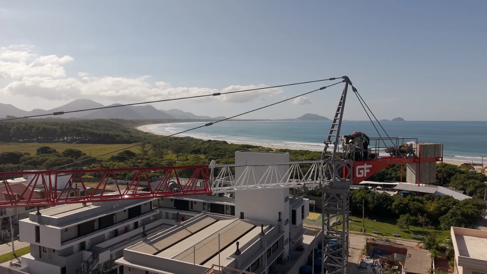 Timelapse de obra com drone em canteiro de construção em Florianópolis
